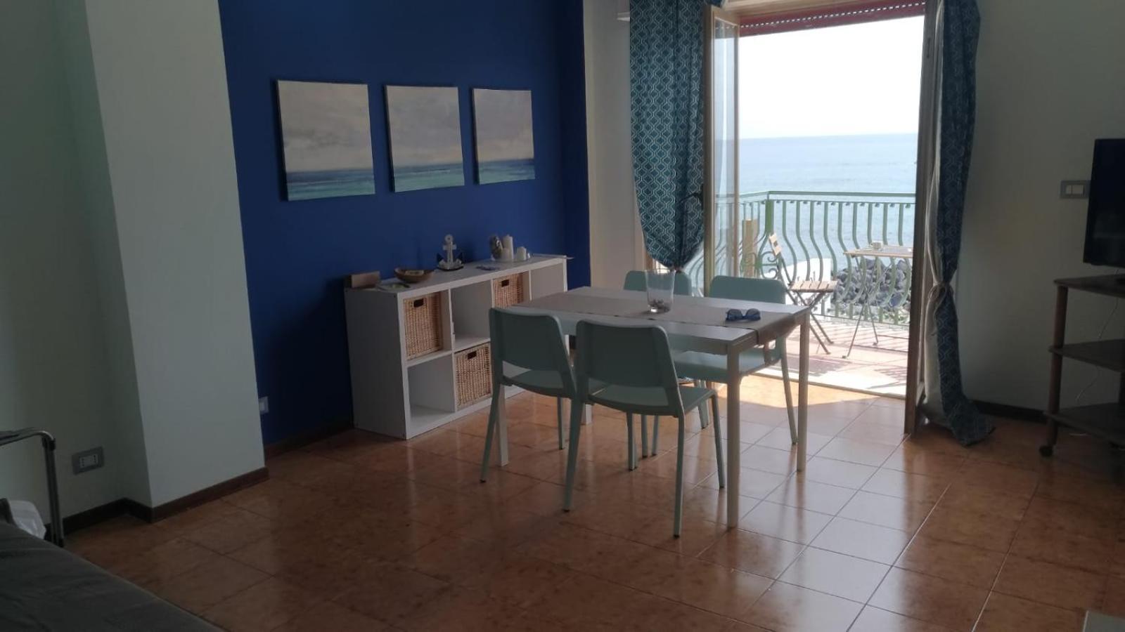 Beachfront * Giardini Naxos